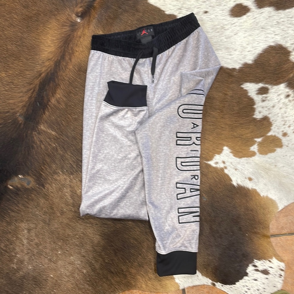 Jordan jogging pants in new condition, girls large